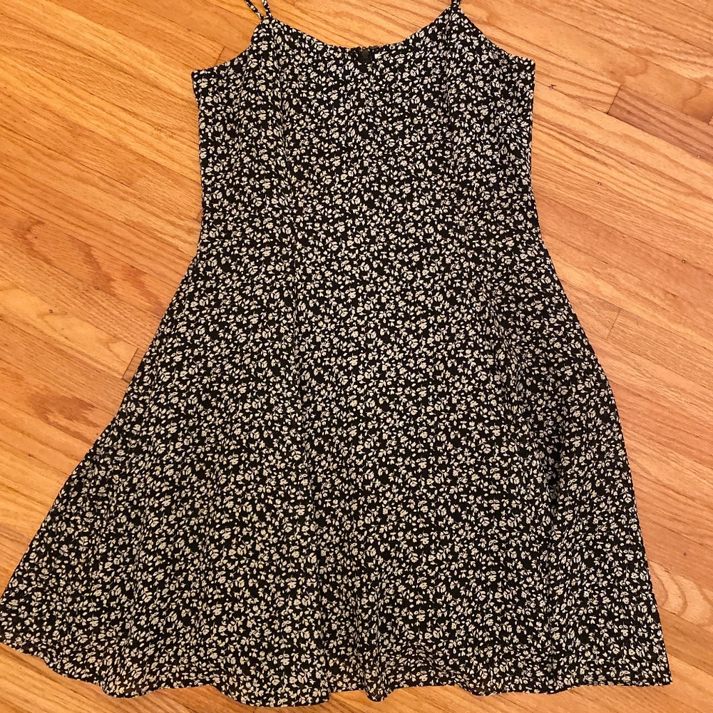 Perfect 90s spaghetti strap floral dress! Size 4/6